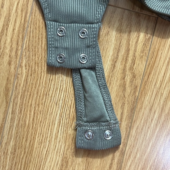 Dynamite v neck shoulder padded bodysuit - Picture 2 of 5